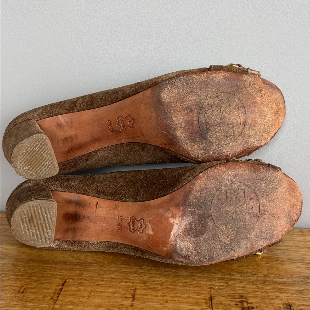 Tory Burch Y2K Salem Brown Suede Pumps with Gold-tone Chain Detail size 9.5 - Picture 10 of 12